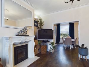 Living/dining room- click for photo gallery